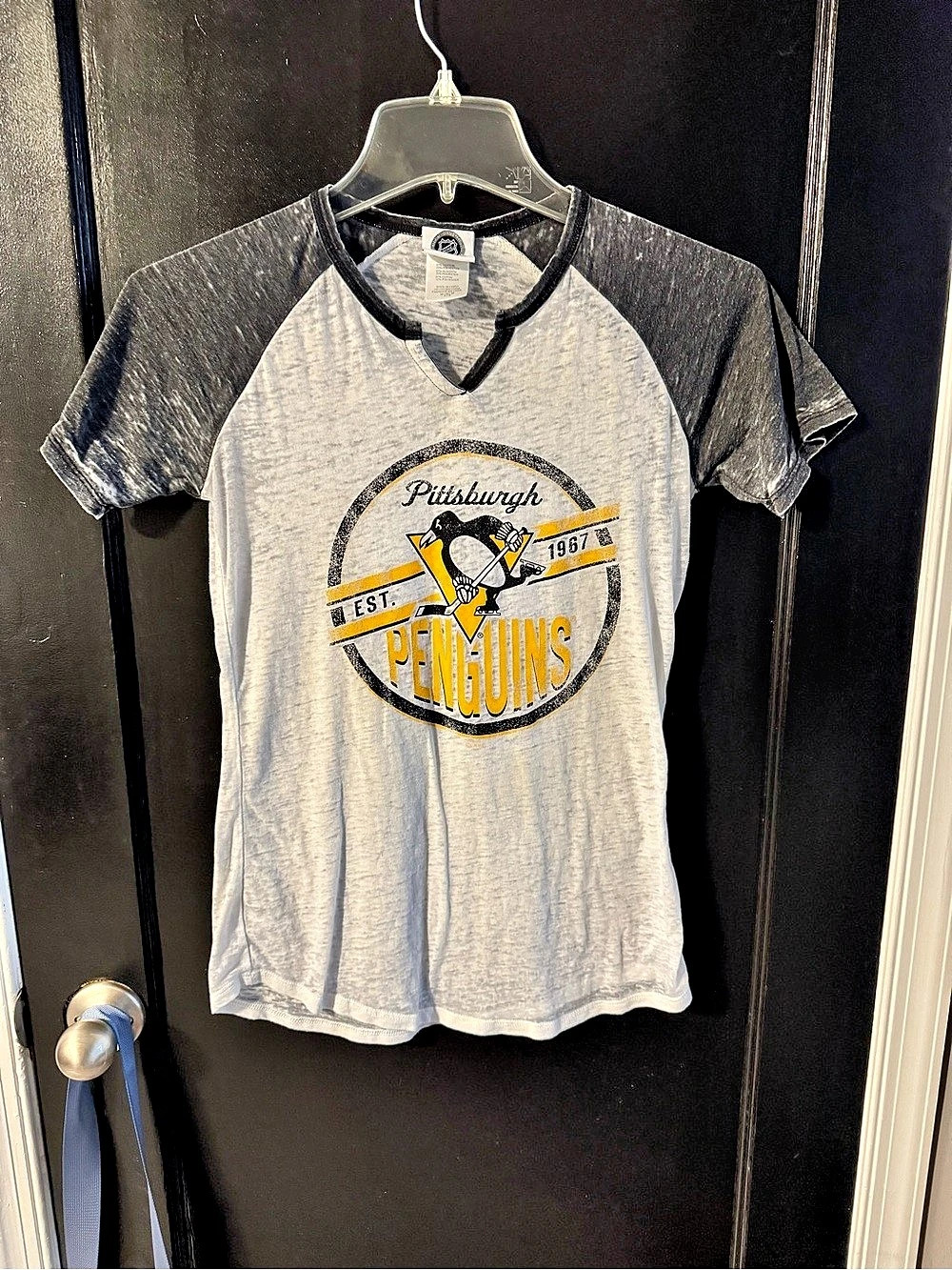 Pittsburgh Penguins Raglan Tee Gray Size Medium